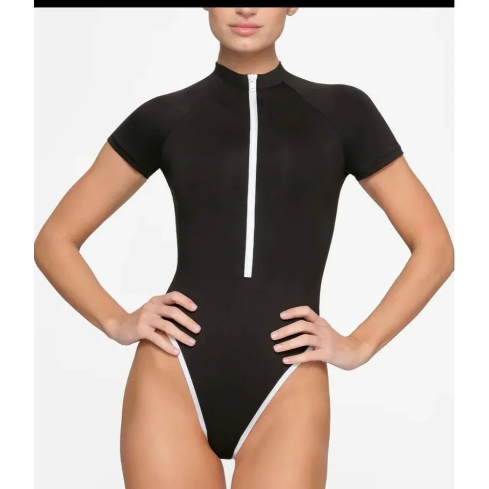 ZIP UP SWIM MOCK NECK ONE PIECE Onyx w/ white lining XXS